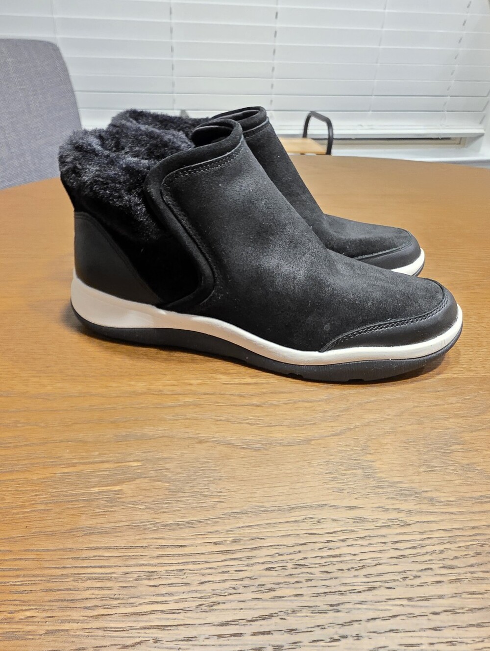 Vionic Norwood Black Faux Fur Ankle Boots Size 8
